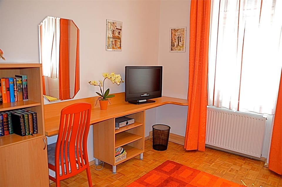 Living room, Decorative detail, Bedroom
