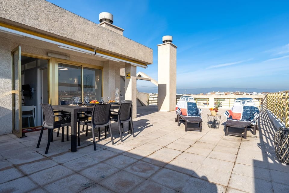 Property building, Balcony/Terrace, Living room