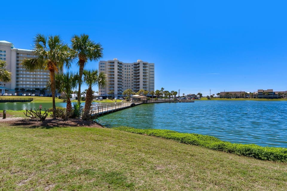 Seascape Lakefront Villas 189- Don't Worry, Beach Happy House in Miramar Beach