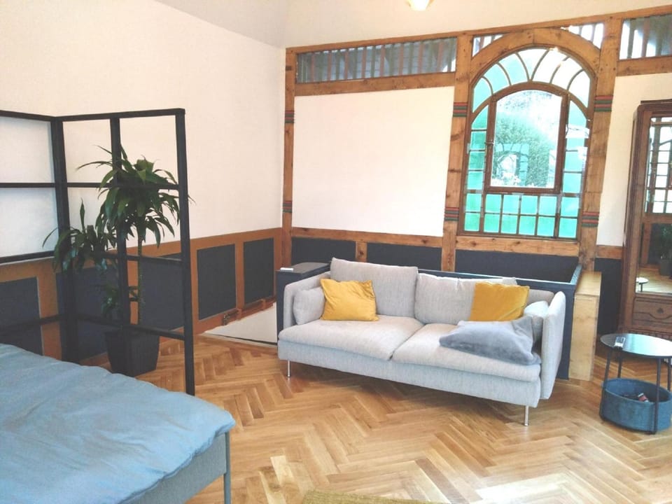 Bed, Photo of the whole room, Seating area