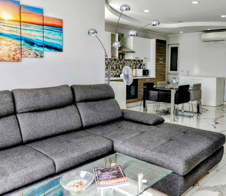 Living room, Seating area