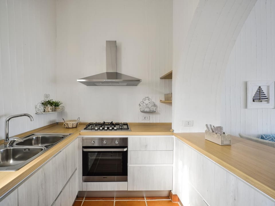 Kitchen or kitchenette, kitchen