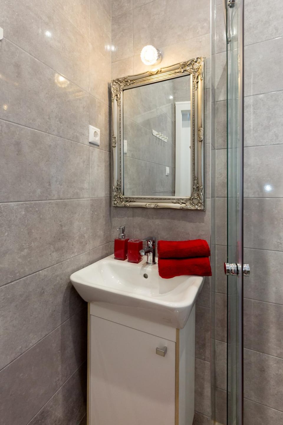 Bathroom, towels