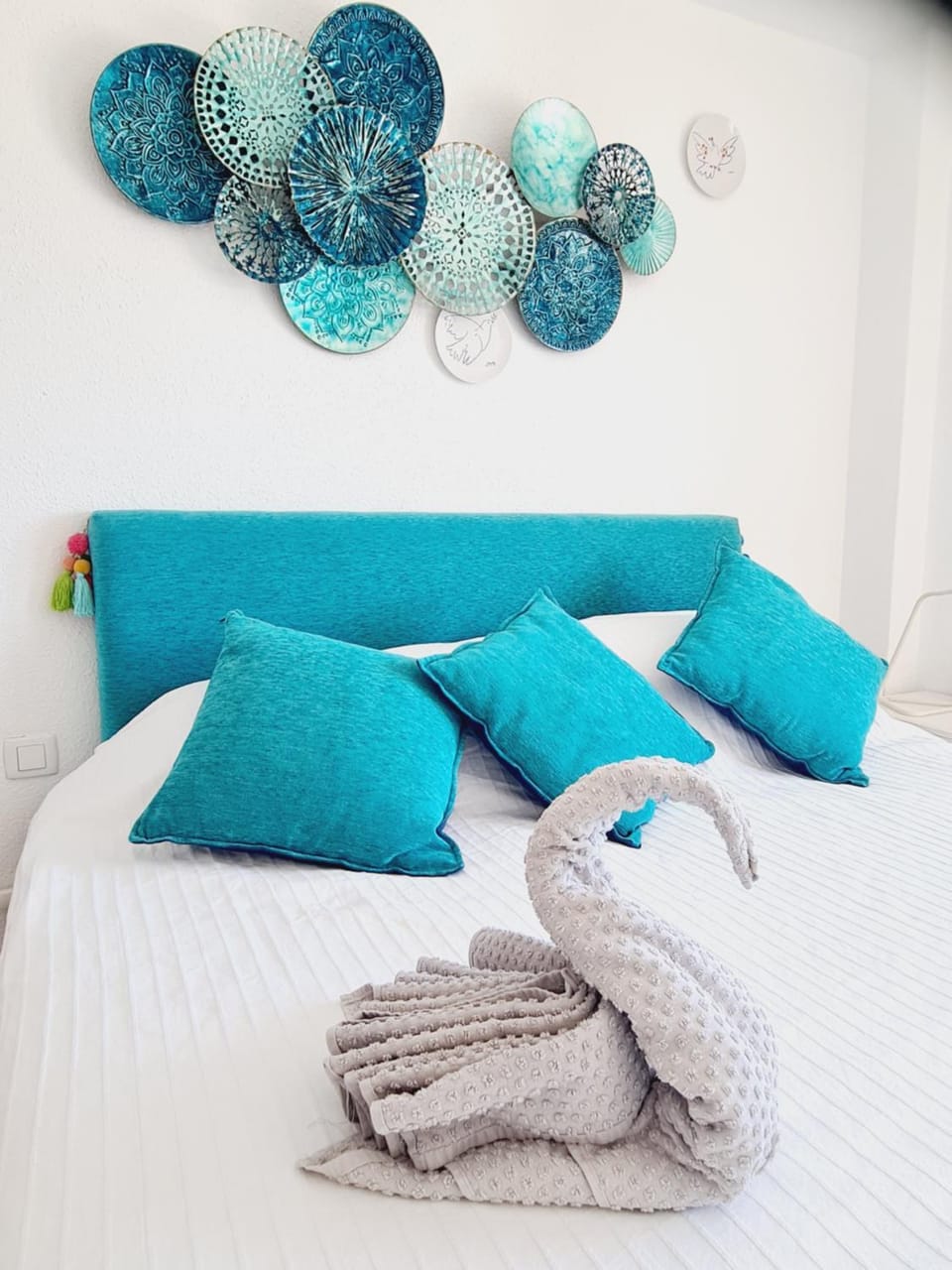 Bed, Bedroom, towels