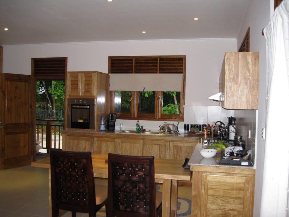 Day, Kitchen or kitchenette