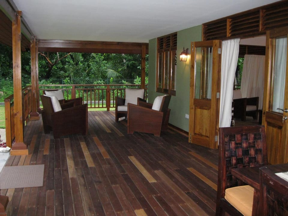 Patio, Facade/entrance, Day, Balcony/Terrace, Seating area