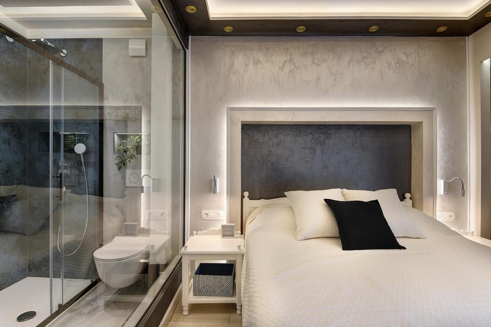 Toilet, Bed