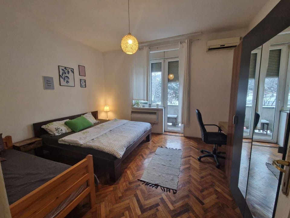 Bed, Living room, air conditioner