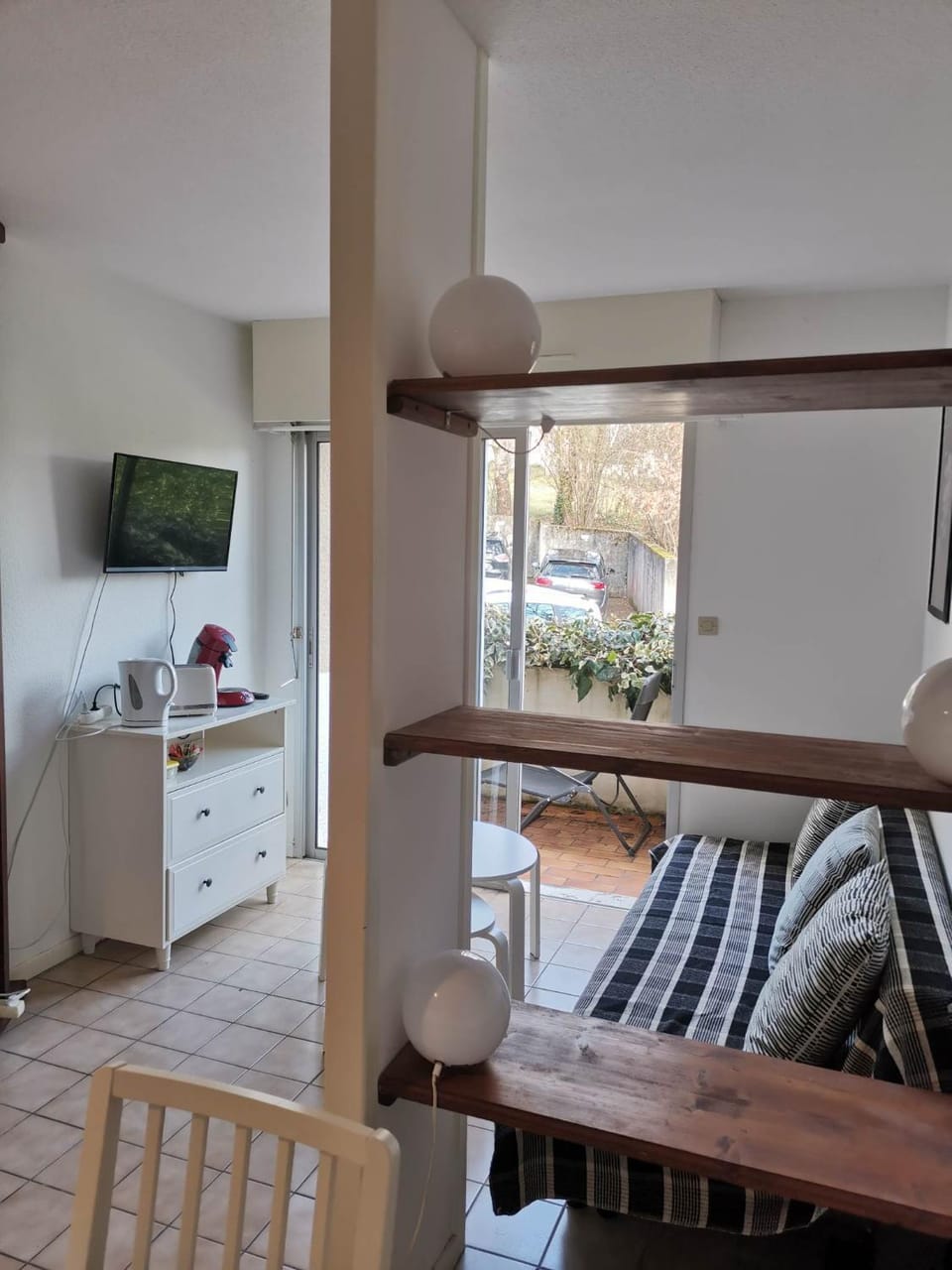 TV and multimedia, Seating area, Dining area