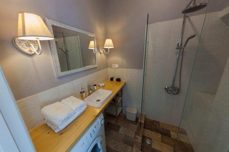 Shower, Bathroom, towels
