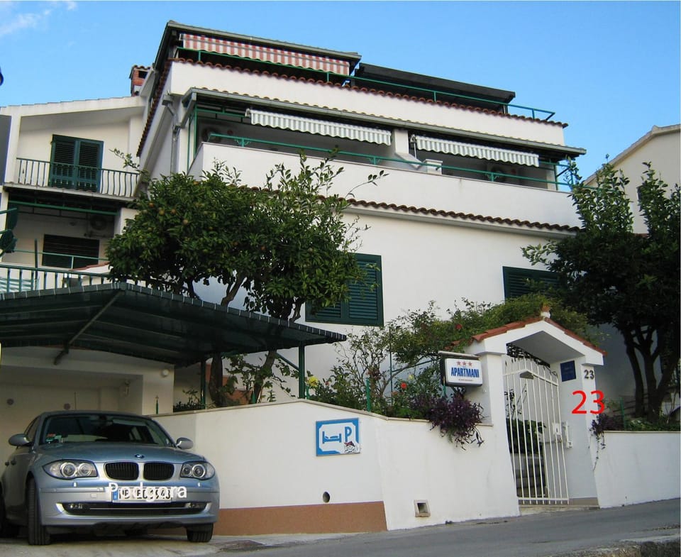Property building, Facade/entrance, Other, City view, Garden view, Sea view, Street view