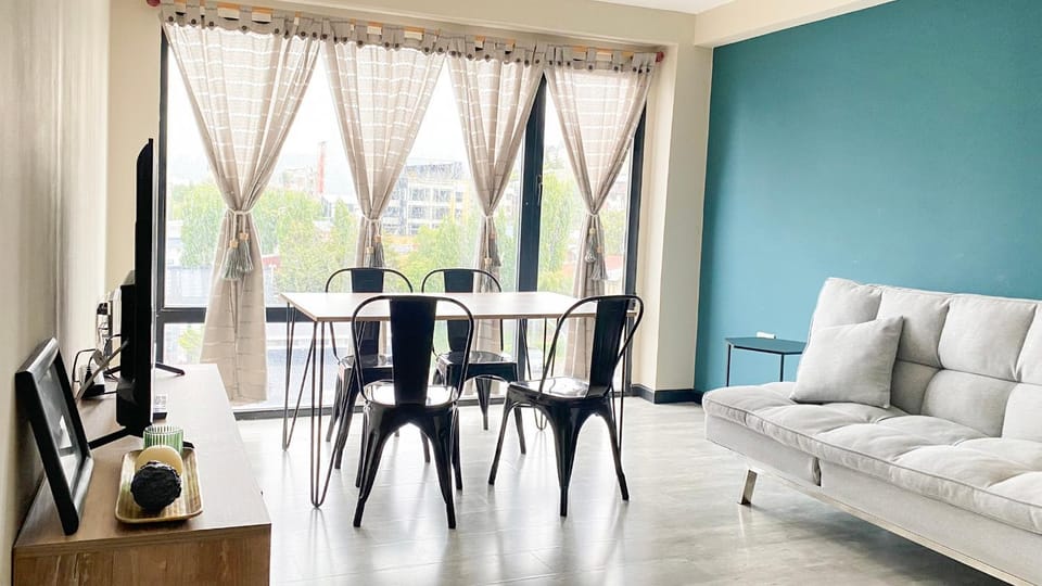 Living room, Photo of the whole room, Seating area, Dining area