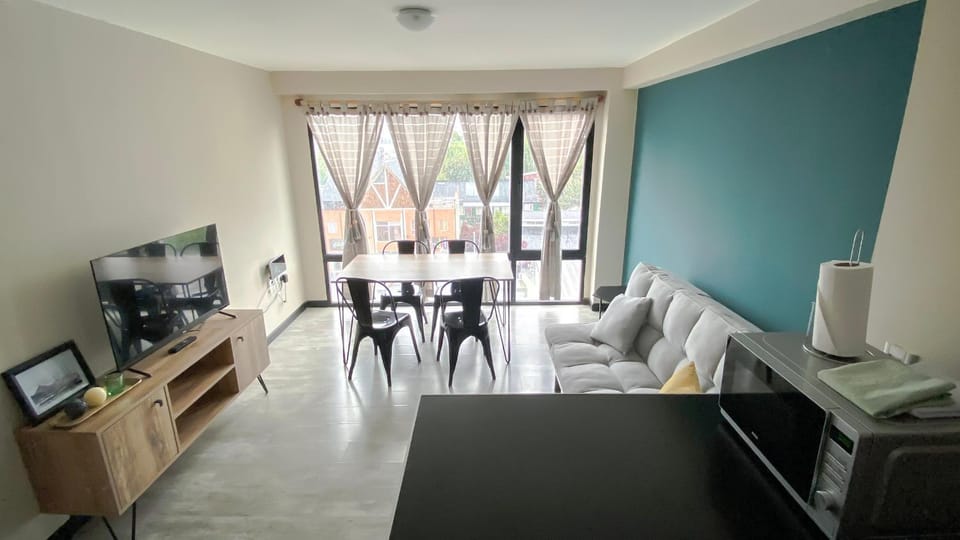 TV and multimedia, Kitchen or kitchenette, Living room, Photo of the whole room, Decorative detail, Seating area, Dining area