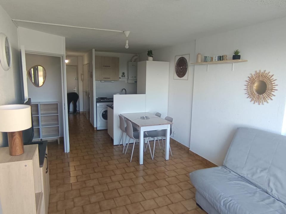 Panoramic 1, Bel appartement familiale avec piscine et parking Apartment in Agde