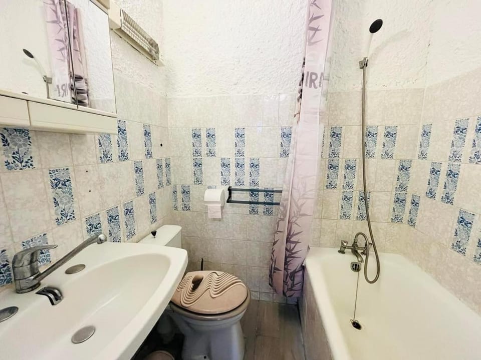 Bathroom, Bath