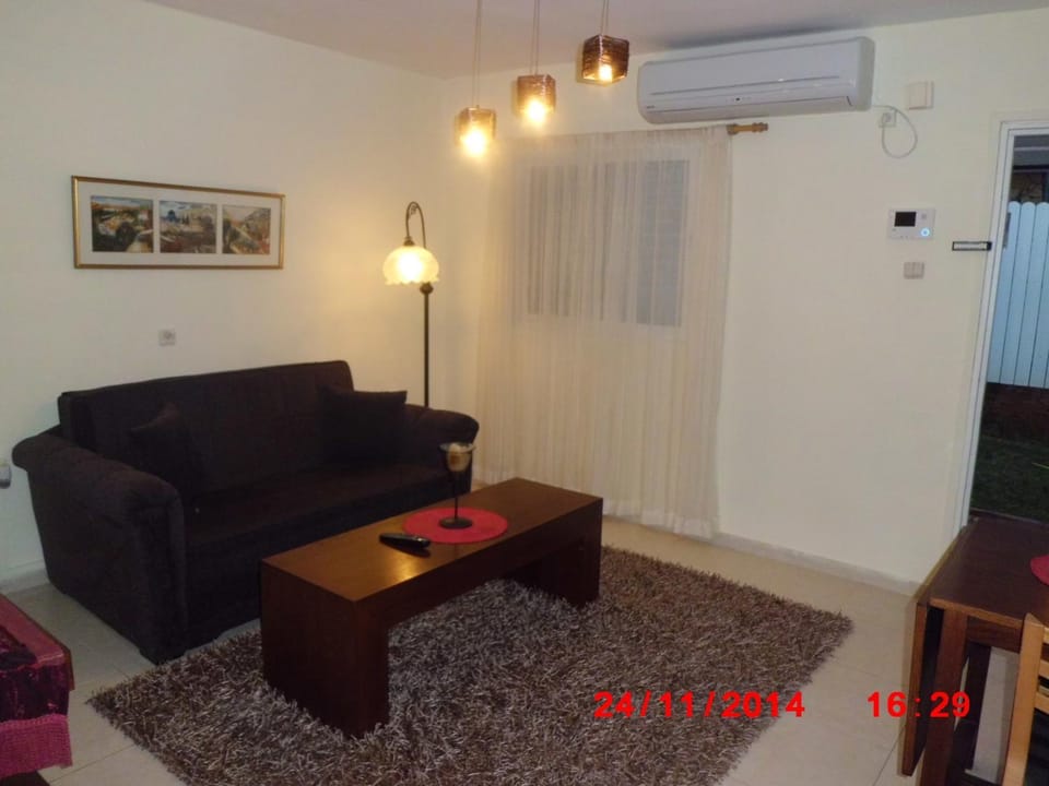 TV and multimedia, Living room, Decorative detail, Dining area