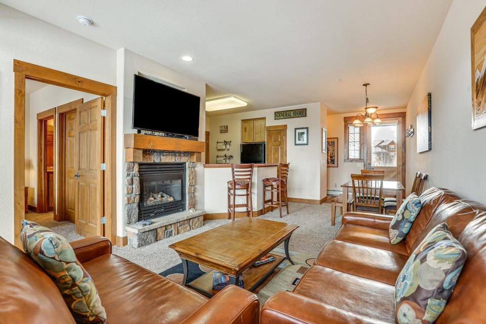 Ski-In/Ski-Out Granby Ranch Condo w/ Pool Access House in Granby