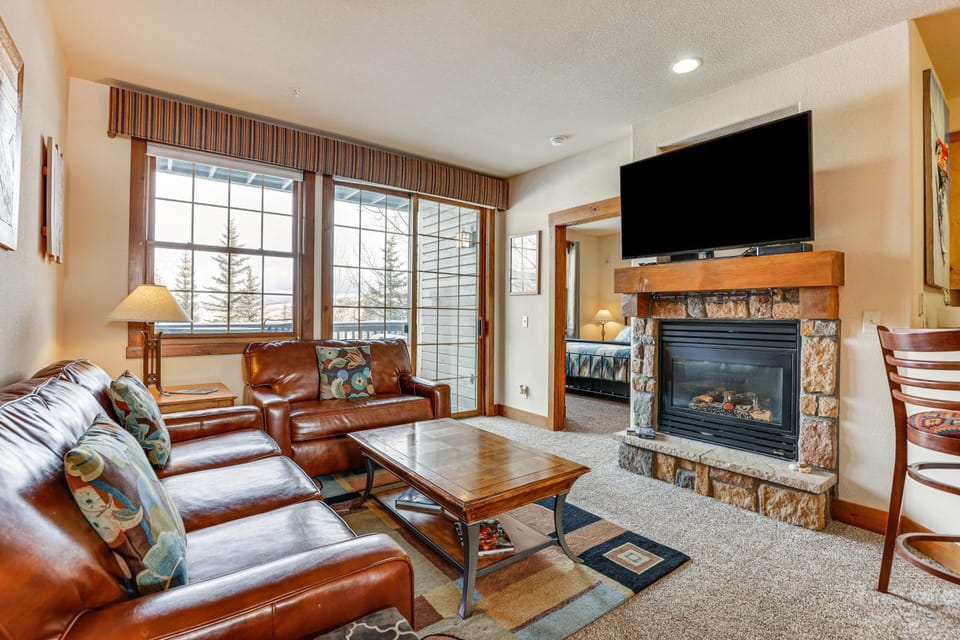 Ski-In/Ski-Out Granby Ranch Condo w/ Pool Access House in Granby