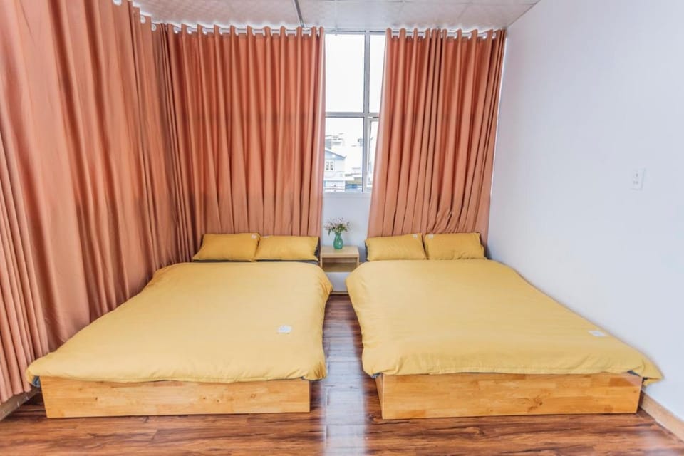 Shower, Toilet, Patio, Staff, Bed, Bathroom, View (from property/room), Balcony/Terrace, Drinks, children, young children, Quiet street view, Inner courtyard view, bidet, flat iron, furniture, hair dryier