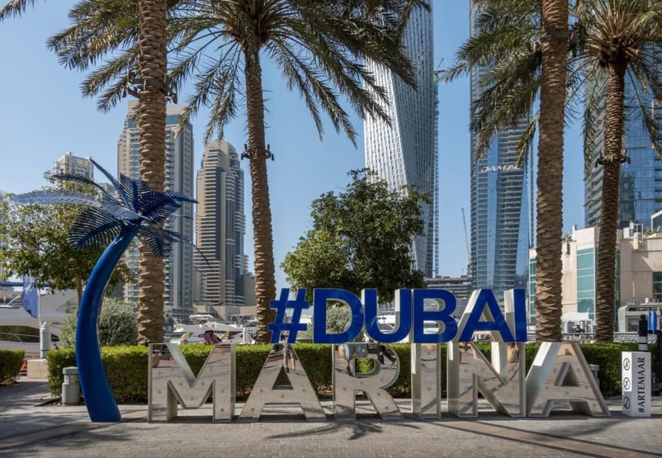20 Mins drive to Dubai International Airport Apartment in Al Sharjah