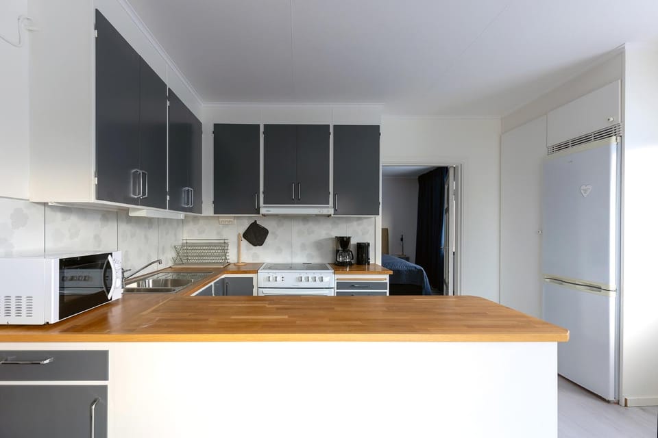 Coffee/tea facilities, microwave, kitchen