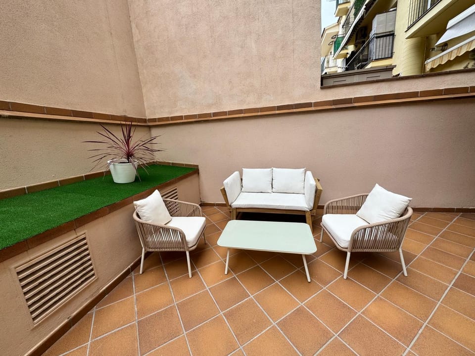 Private terrace 1BR apt - 4min walk to the beach Apartment in Maresme