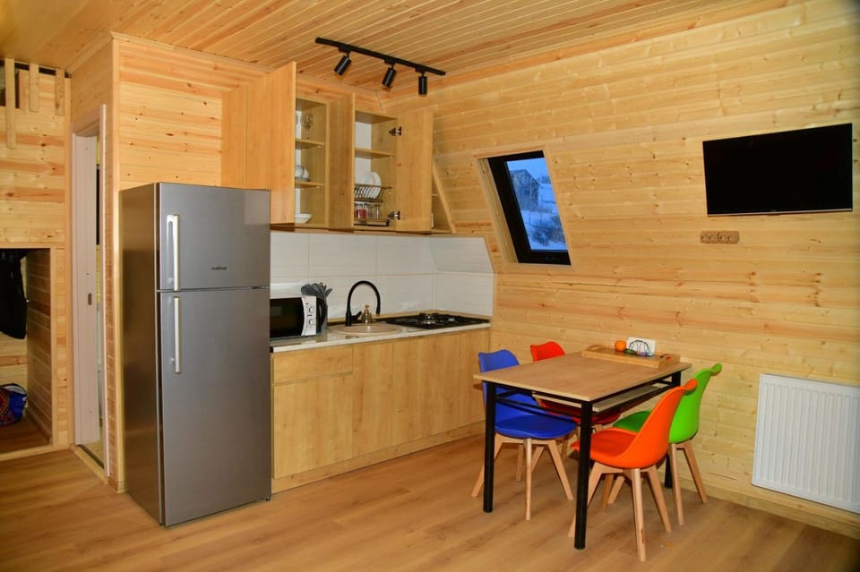 TV and multimedia, Coffee/tea facilities, Kitchen or kitchenette, Dining area, minibar, pet friendly