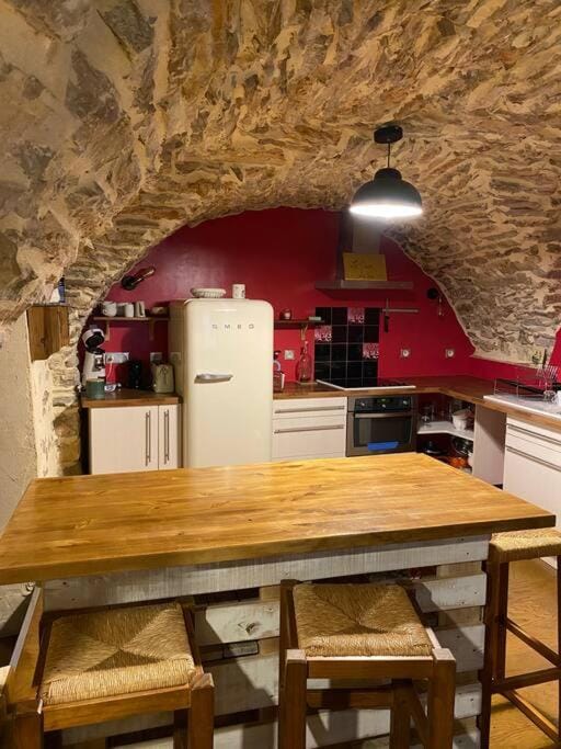 charmante cave voûtée 4 personnes Apartment in Occitanie