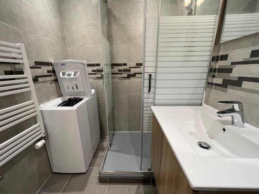 Shower, Bathroom