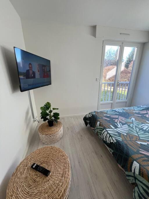 TV and multimedia, Photo of the whole room