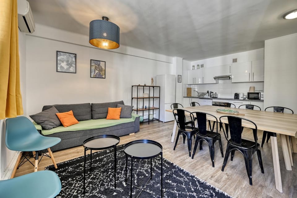 Kitchen or kitchenette, Living room, Seating area, Dining area, minibar, pet friendly, stove