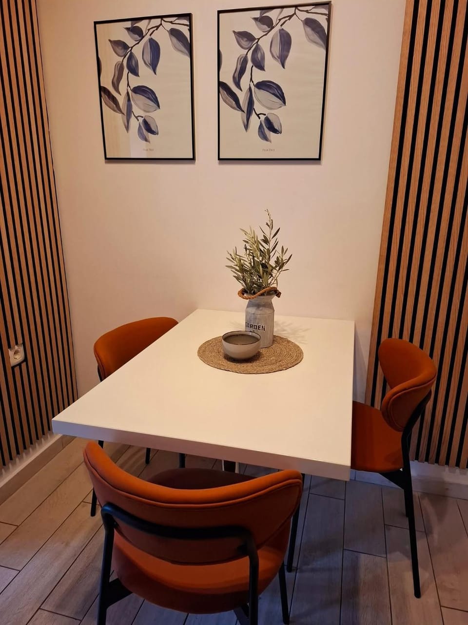 Seating area, Dining area