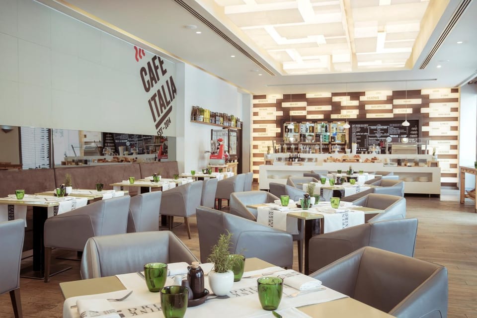 Restaurant/places to eat, Food and drinks, Dining area, Food