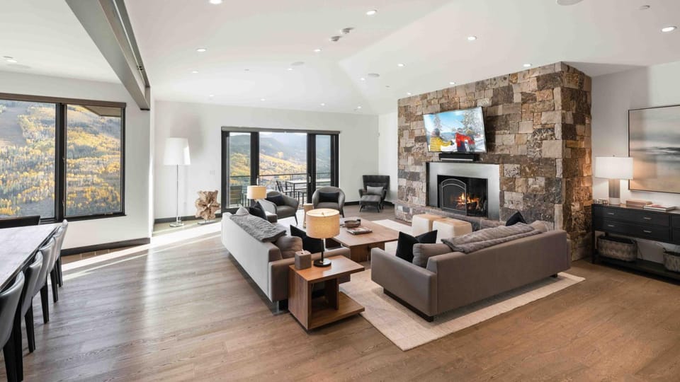 TV and multimedia, Living room, Seating area, fireplace