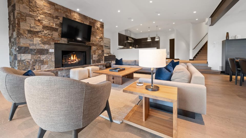 TV and multimedia, Living room, Seating area, fireplace