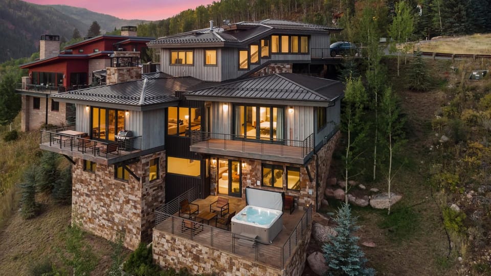 Property building, Balcony/Terrace, Mountain view