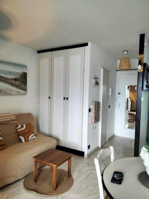 Studio baie Cannes golf piscine mer Apartment in Mandelieu-La Napoule