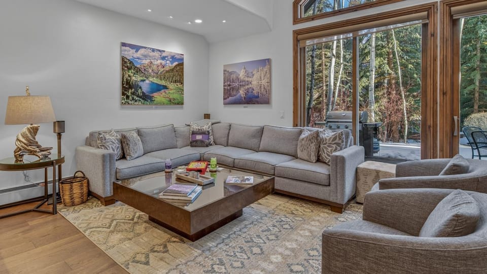 TV and multimedia, Living room, Seating area, fireplace, furniture