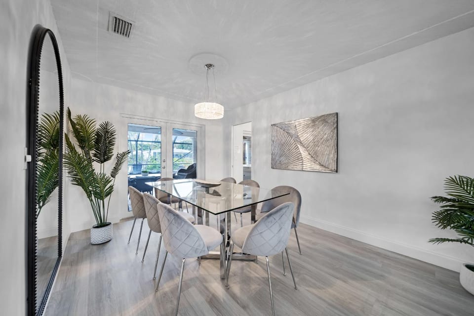 Seating area, Dining area