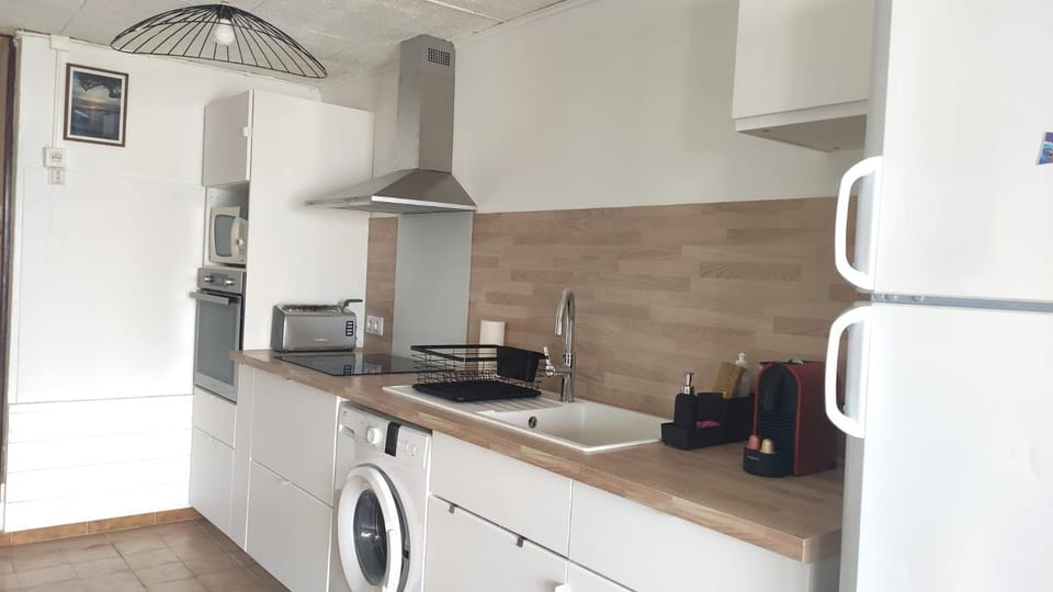 Coffee/tea facilities, pet friendly, stove, washing machine