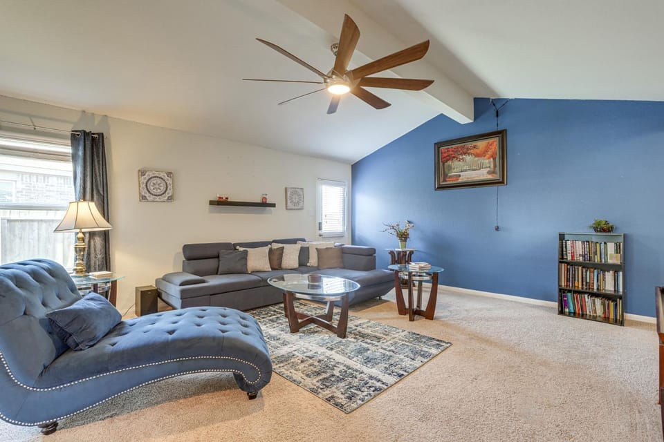 12 Mi to Beach! Texas Gulf Coast Home with Patio House in La Marque