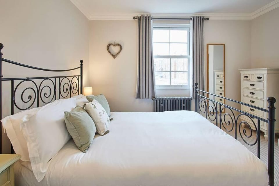Deja Blue Beautiful period property House in England