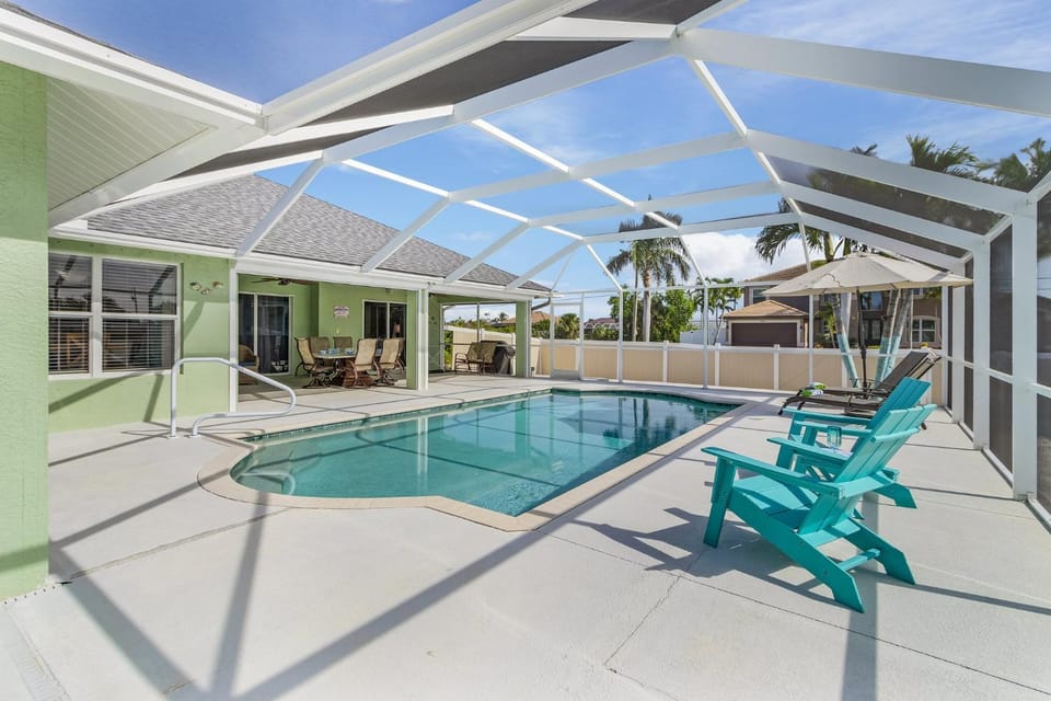 Relax & Unwind in Great Location, Bicycles, Heated pool - Villa Green House - Roelens House in Cape Coral