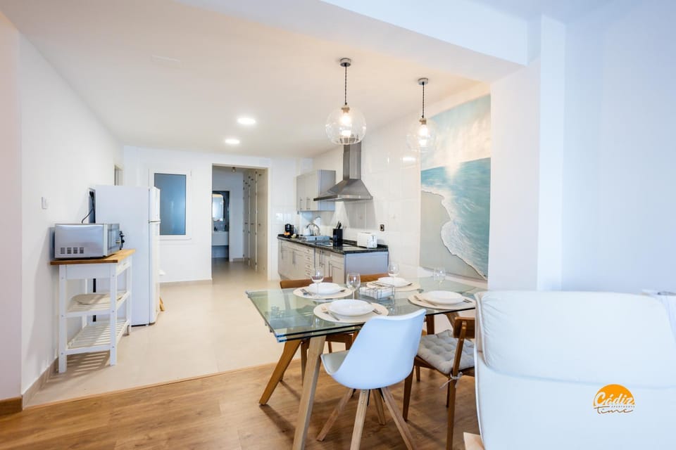 Kitchen or kitchenette, Dining area, stove