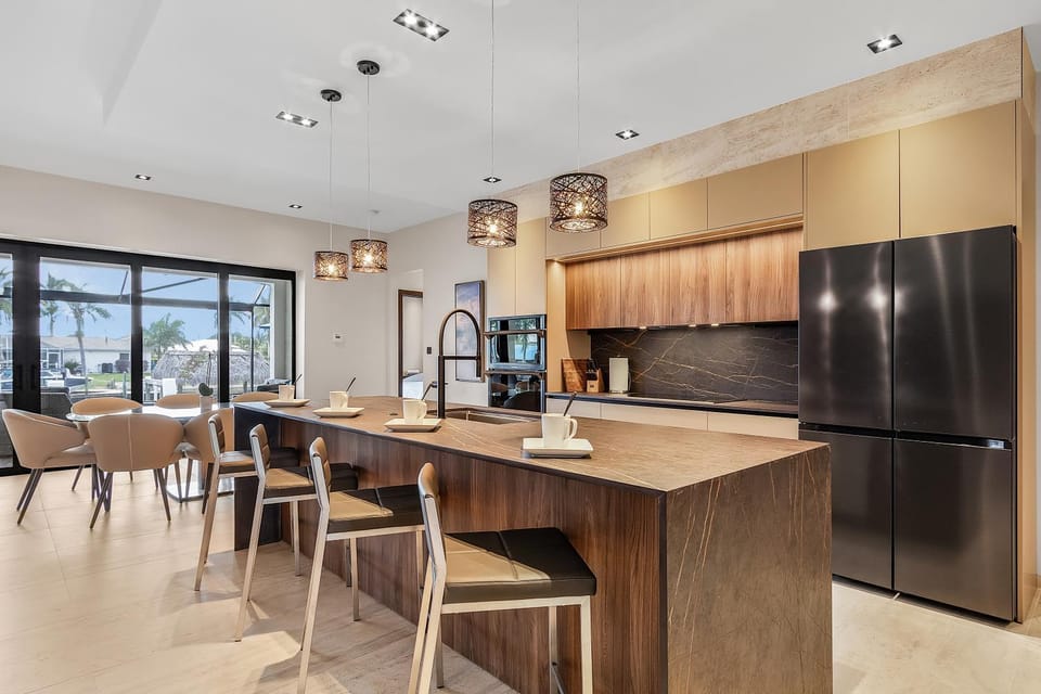 Minutes to the River! Dock, Tiki Hut, Heated Pool & Spa and AWE! - Casa Luxe Palmera - Roelens House in Cape Coral