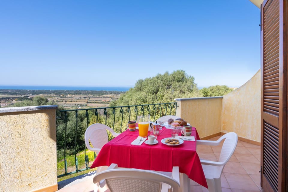 Patio, Natural landscape, Balcony/Terrace, Dining area