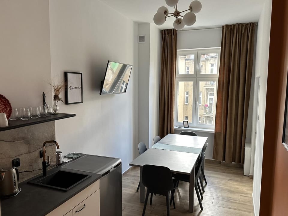 TV and multimedia, Kitchen or kitchenette, Dining area