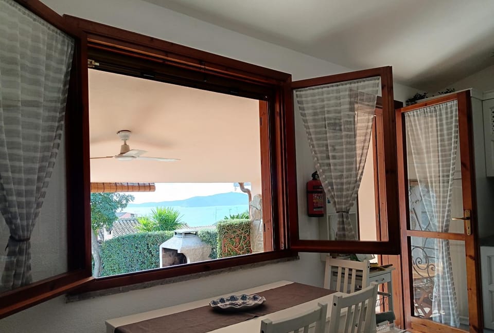 View (from property/room), Dining area, Sea view