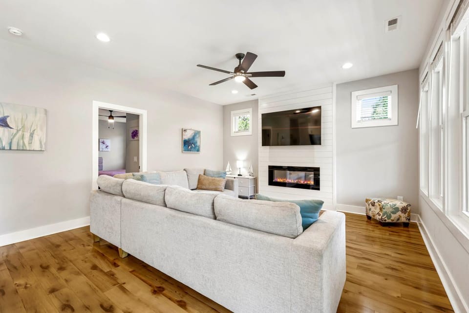 Family Home on Oak Island: 1 Mi to Beach & Pier! House in Saint James