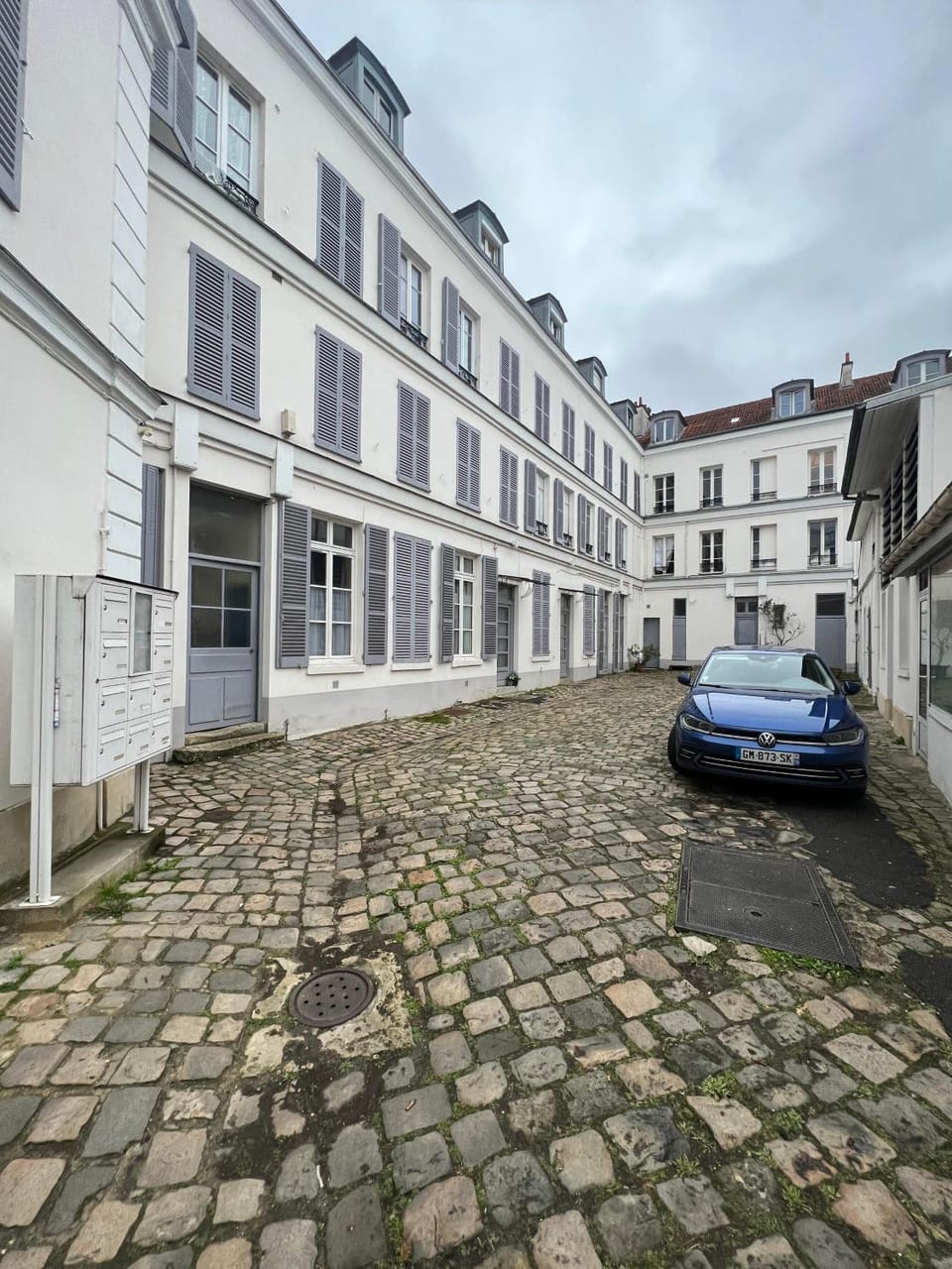 Property building, Neighbourhood